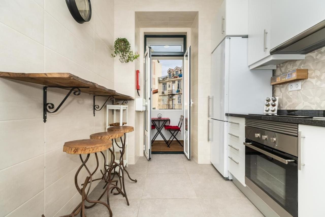 Maison d'hôtes Rustic M2 R1 - Amazing Double With Shared Bathroom Lisboa